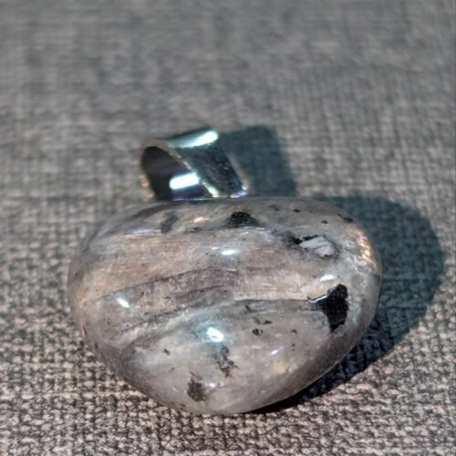 Labradorite Pendant – Protective Natural Stone