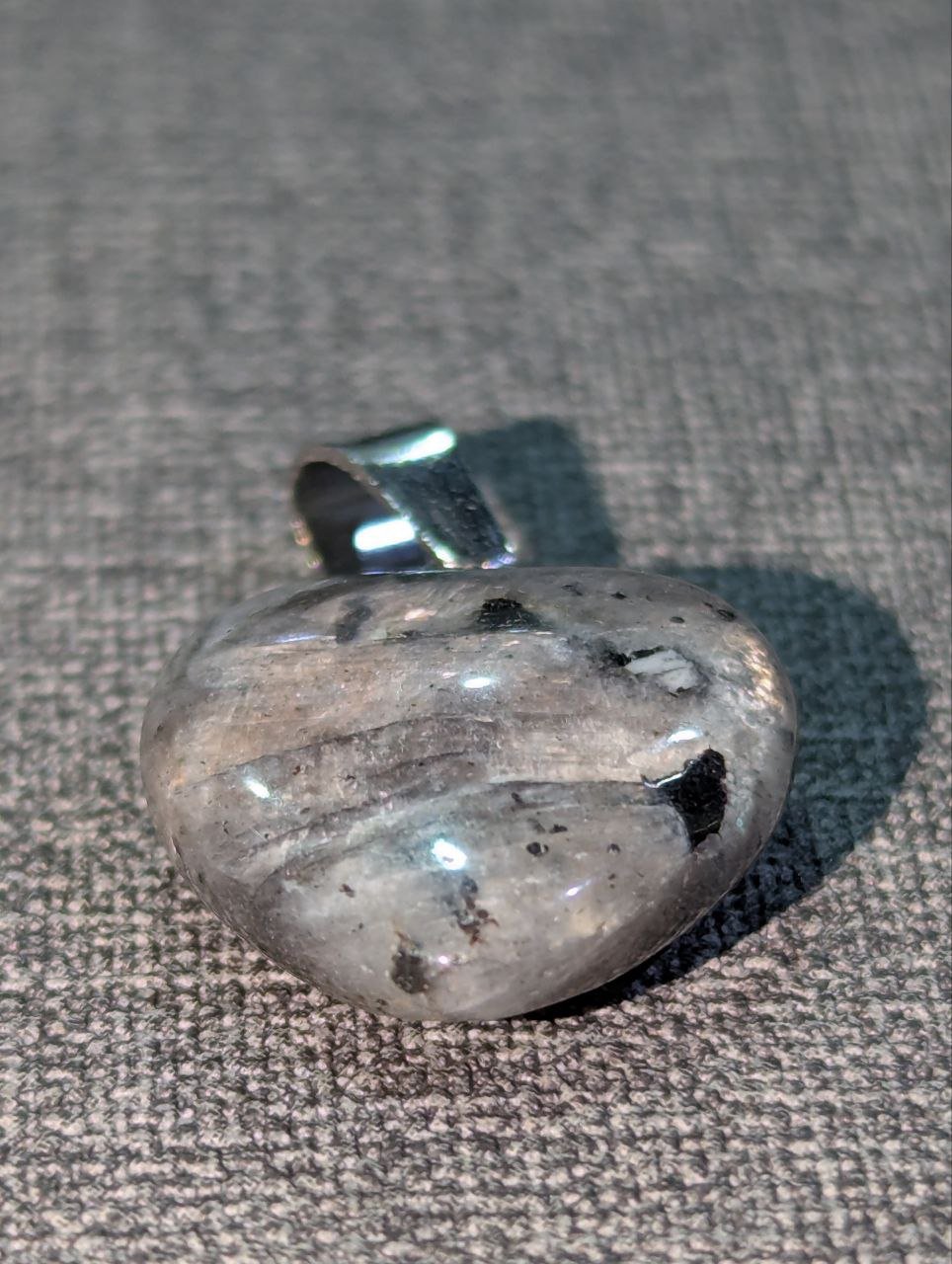 Labradorite Pendant – Protective Natural Stone